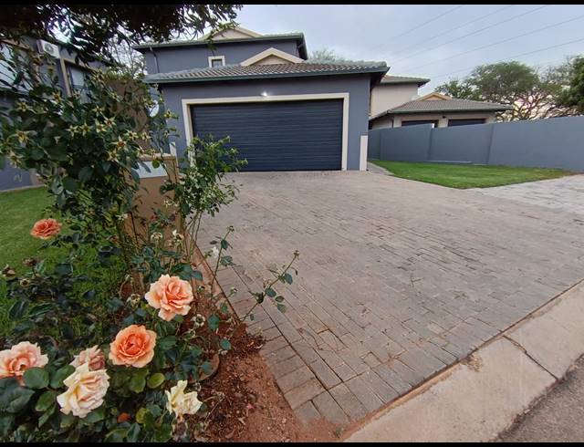 3 BEDROOM HOUSE FOR SALE IN MAGALIESBERG COUNTRY ESTATE